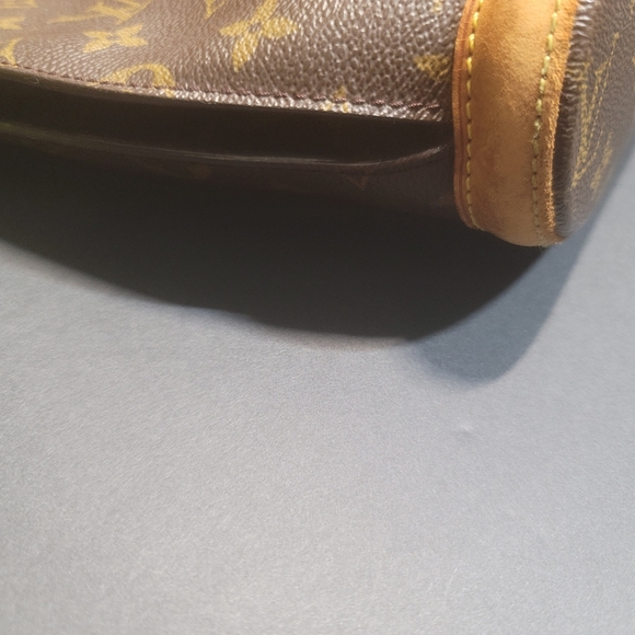 The Iconic Louis Vuitton Babylone Tote - Picture 12 of 14